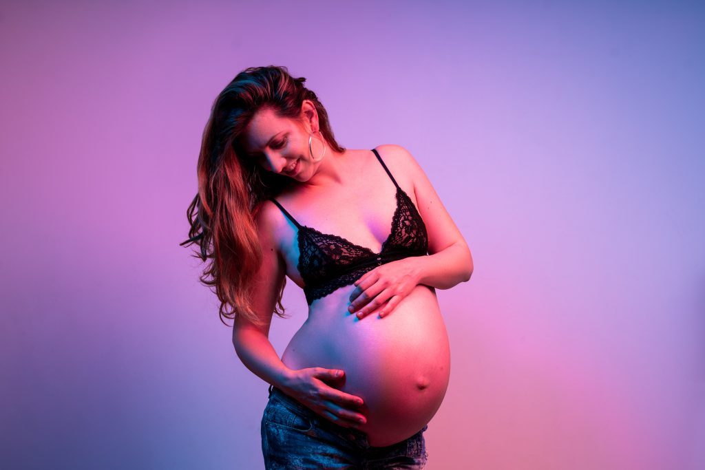 9 mois  Une dernière séance photo de grossesse en studio