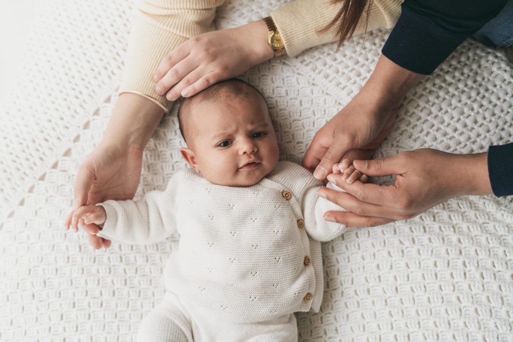 Bébé d'un mois : les portraits de naissance d'une jolie petite