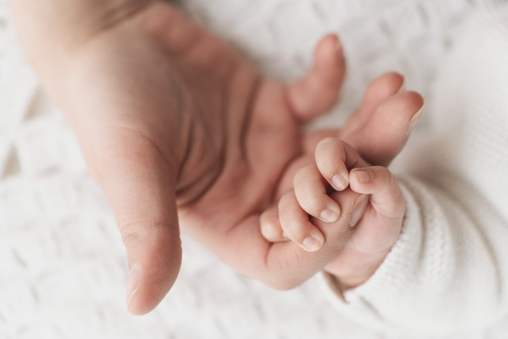 Bébé d'un mois : les portraits de naissance d'une jolie petite
