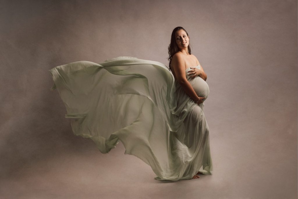 Comment se déroule une séance photo femme enceinte avec un